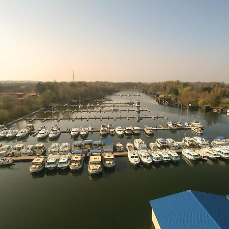 Pet Friendly Apartment In Rechlin With Kitchen Luaran gambar